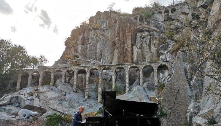 г - 1000 свещи и джаз на Альошата за Деня на Земята