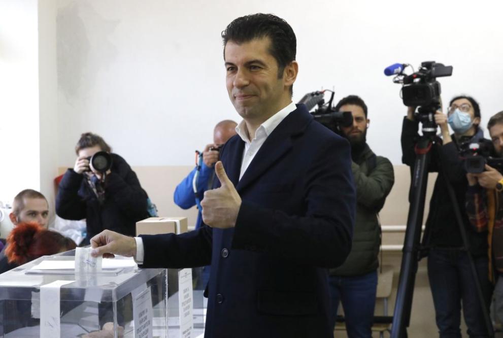 Пред ГЕРБ има три варианта за правителство, пише съпредседателят на