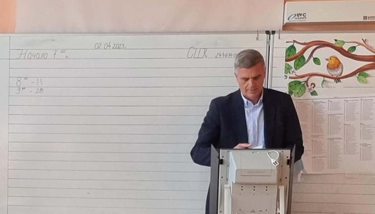 Стефан Янев - Стефан Янев: Надявам се партиите да седнат на масата в търсене на диалог