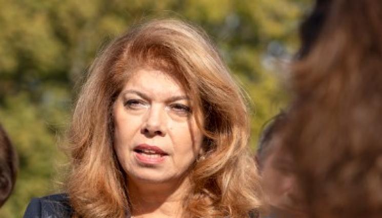 Йотова - ВИЦЕПРЕЗИДЕНТЪТ: Ако се наложи, България трябва да изтегли българите от Русия