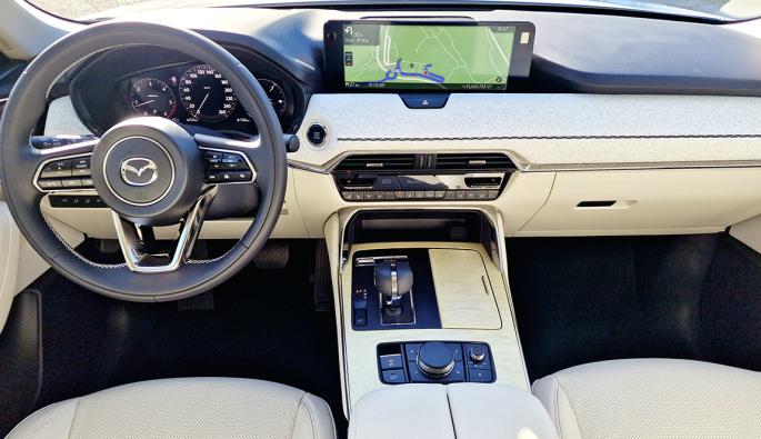  STOP&GO: За пръв път моделът се предлага стандартно с безжична Android Auto и Apple CarPlay свързаност.