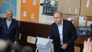 На машинното гласуване заложи президентът Румен Радев днес Очаквам най