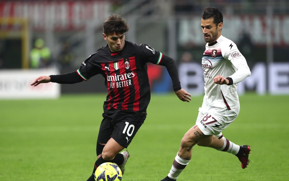 Директорите на Милан Фредерик Масара и Паоло Малдини продължават да дискутират