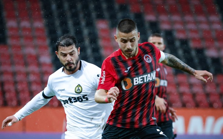 Екстра драма! Локомотив София елиминира Славия с гол в последната секунда