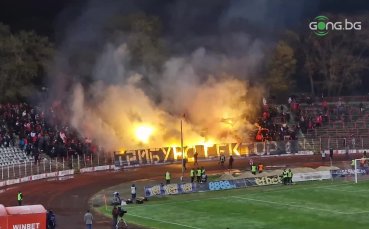 Феновете на ЦСКА в Сектор Г показаха отлично настроение в мача