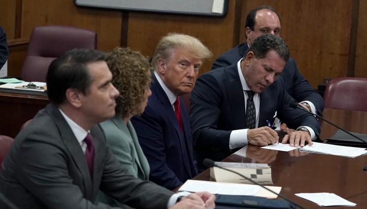 tryhmo - Доналд Тръмп с 34 криминални обвинения