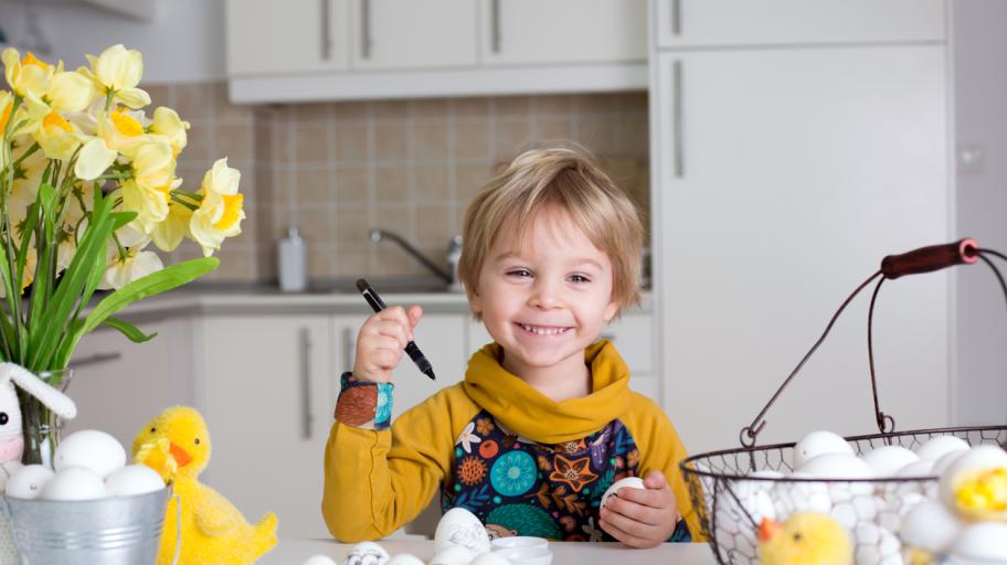 великден яйца боядисване