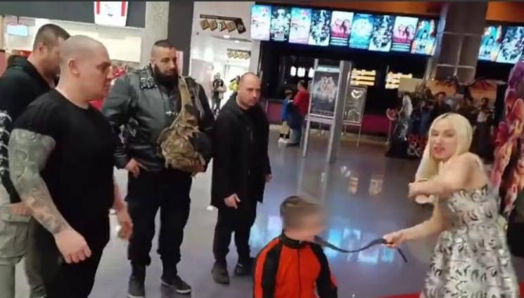 Емили Тротинетката - Чеченеца имал доказателства, че момчето на каишка е измамник!