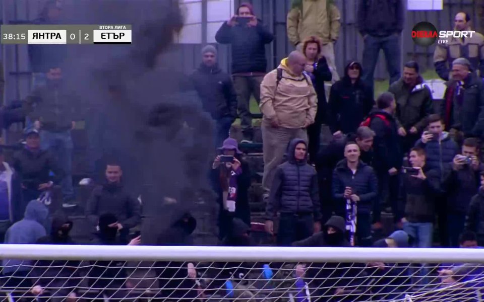 Етър удвои преднината си в 38-ата минута. Минута преди това