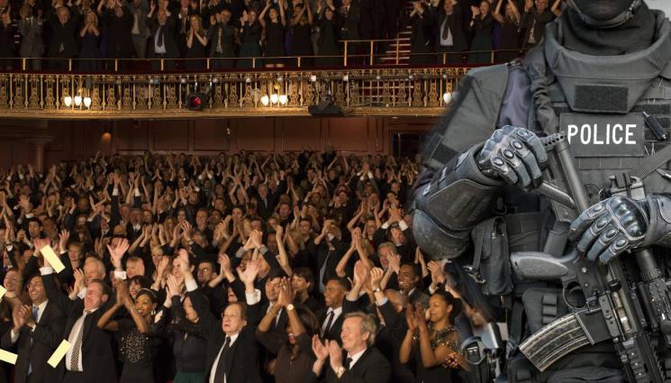 полиция театър - БЕЗРЕДИЦИ: Полицаи щурмуваха театър заради весела публика (СНИМКИ+ВИДЕО)