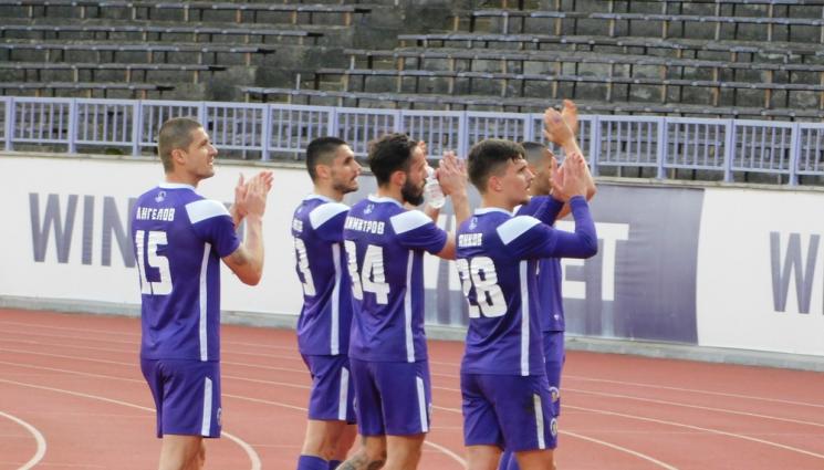 Етър - Етър игра цял мач с 10 души, но взе важна точка като гост (ВИДЕО)