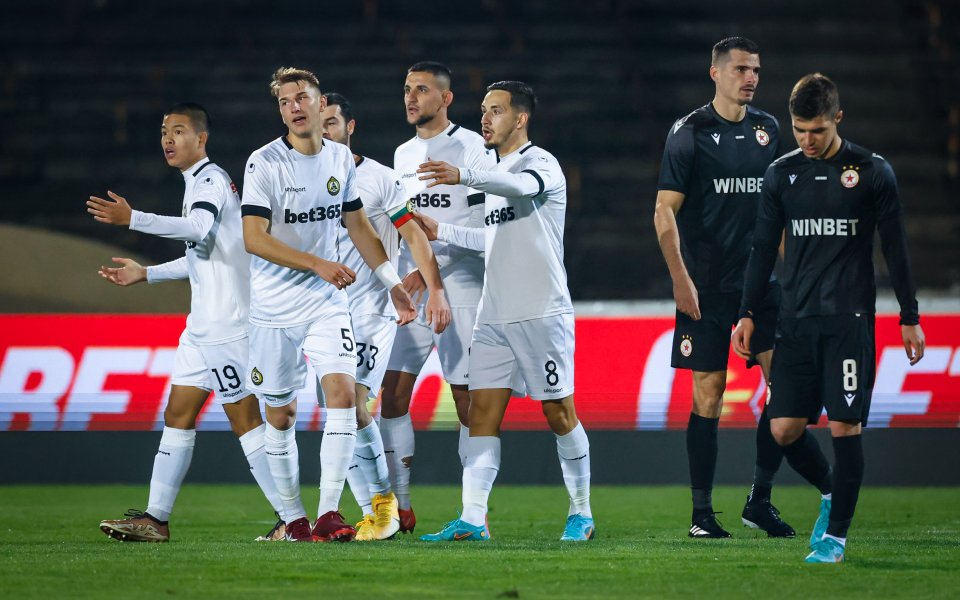 Славия замина на лагер в Стара Загора с група от