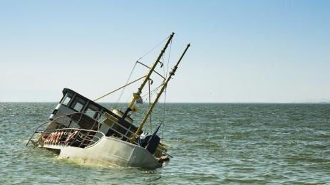 кораб потъва