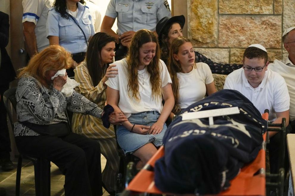 Почина и майката на Майа и Рина Дий - двете