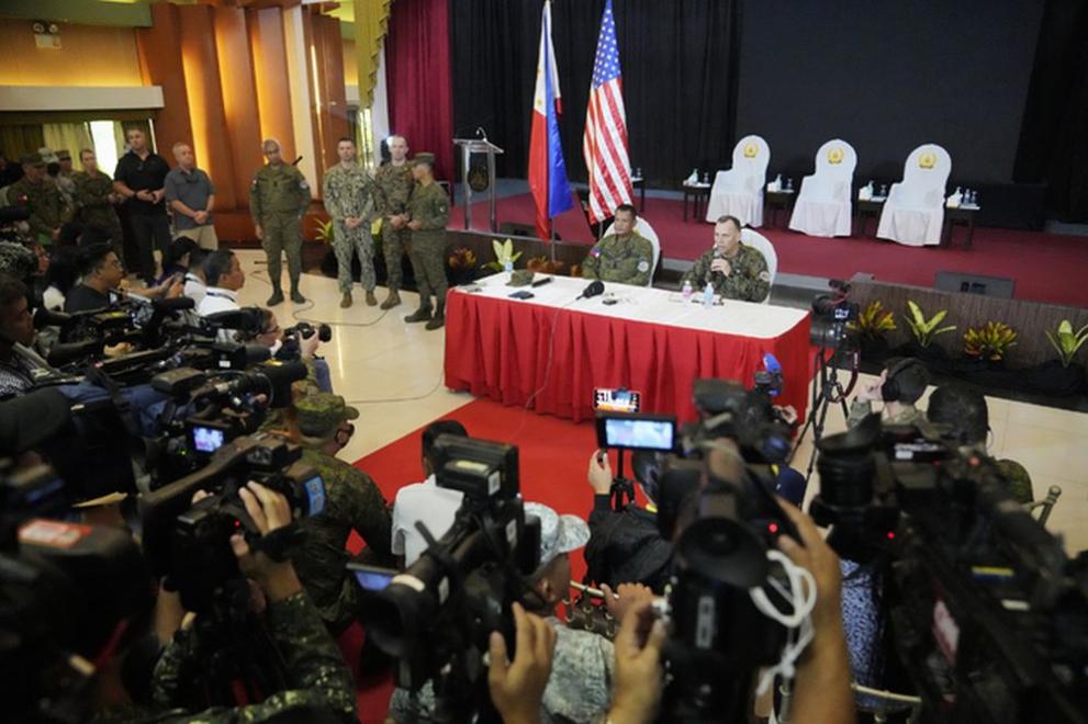 Съединените щати и Филипините започнаха днес най-големите си съвместни военни