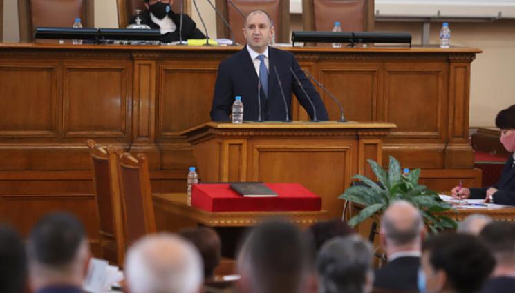 Радев - НА ПЪРВОТО ЗАСЕДАНИЕ: Румен Радев с очакване за смирение, диалог и разум