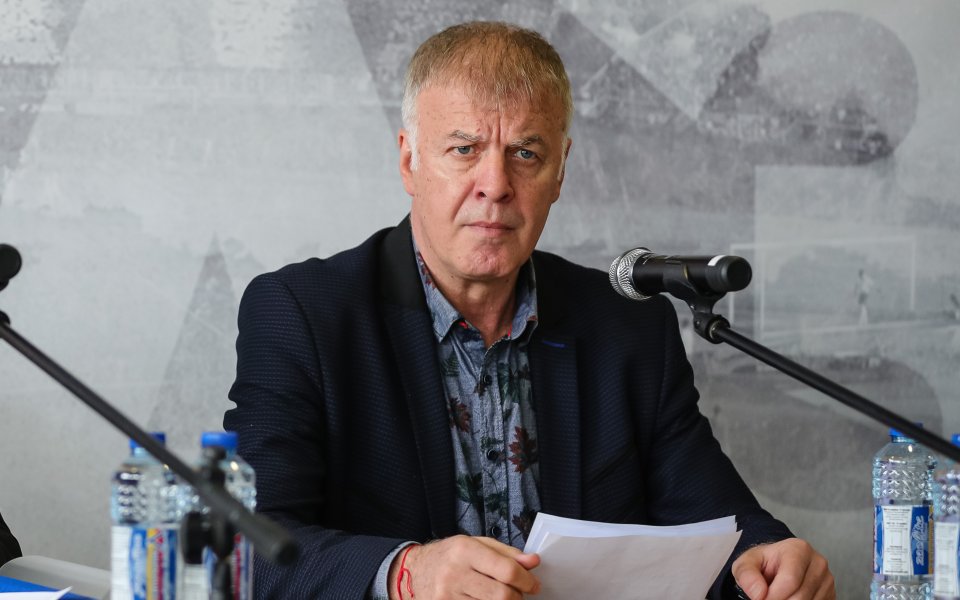 На извънредната си пресконференция Наско Сираков заяви, че вече не
