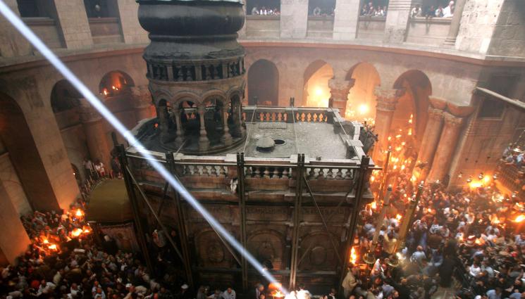 великден - ЧУДЕСА И ВЯРА: Благодатният огън ще отложи Края на света