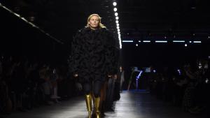 Тя е на върха на кариерата си като модел когато