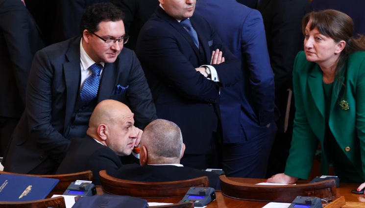 депутати - РАЗРАБОТИХА СЕ: Без депутатска ваканция за Великден