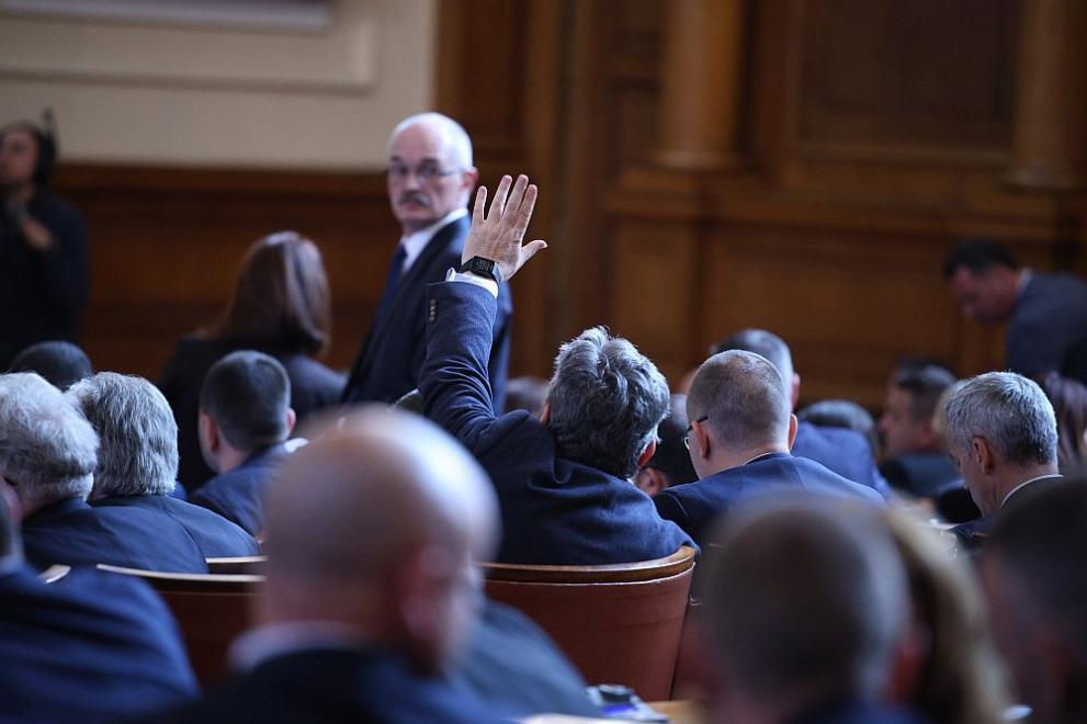 Ден преди почивните дни депутатите ще направят втори опит да
