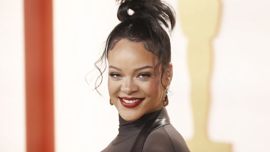 Rihanna сподели снимки на сина си с великденски зайци