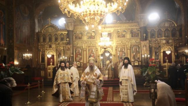 Служба на Велики четвъртък в столичната църква „Света София“ (СНИМКИ)