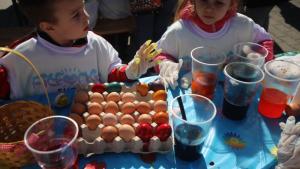 Деца от различни столични училища и детски градини боядисаха яйца