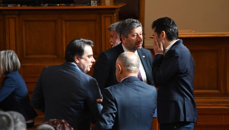 Василев Петков Иванов - ПОРЯЗАХА БОЙКО БОРИСОВ: ПП-ДБ няма да подкрепят правителство на ГЕРБ, но са готови на ротация с тях за председател на парламента