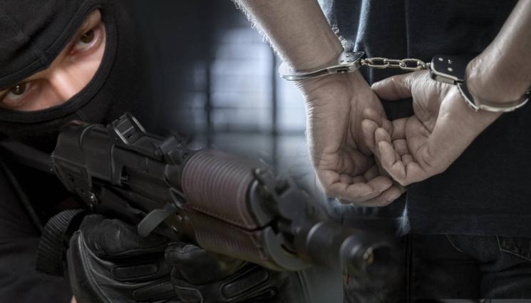 маскиран арестуван белезници - Сто задържани при операция срещу 