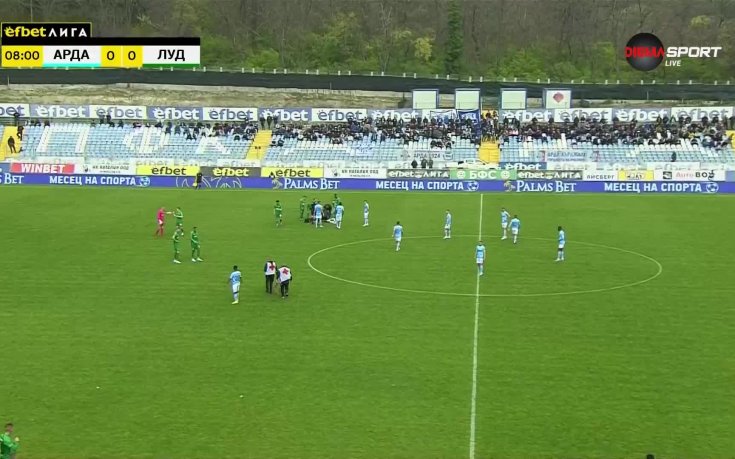 Дени Групер бе изнесен на носилка след тежко влизане в коляното