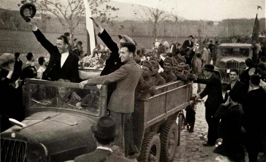 През 1941 г. ги посрещнали с цветя и сълзи.
