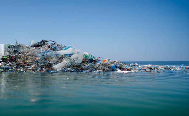 Страните от Г-7 се договориха до 2040 г. да се сложи край на замърсяването с пластмаси