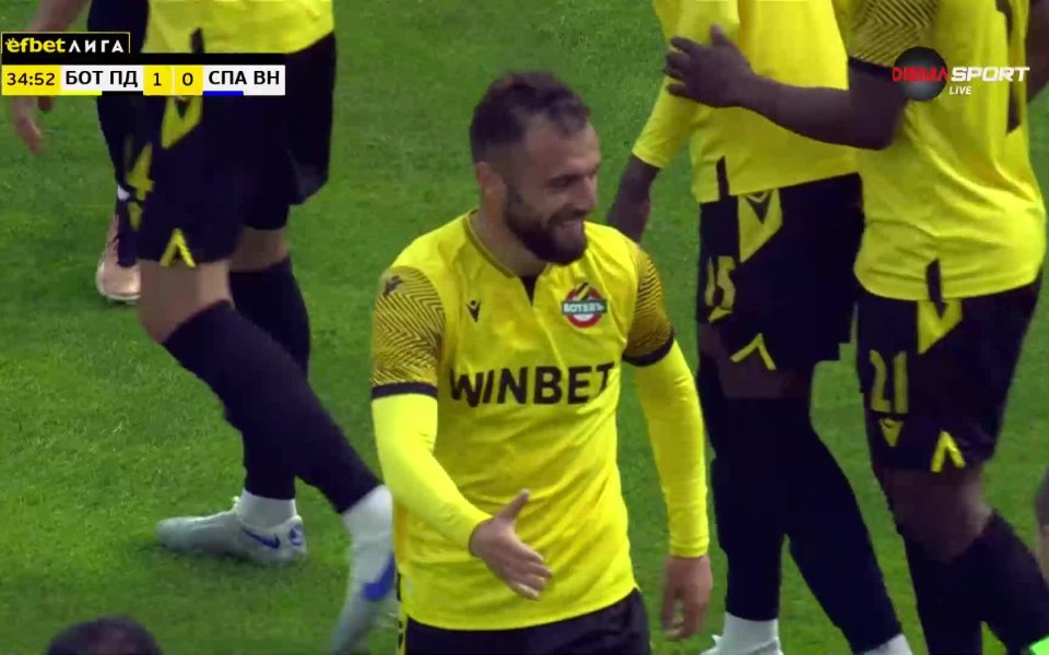 Ботев Пловдив поведе на Спартак Варна в 36-ата минута. Николай