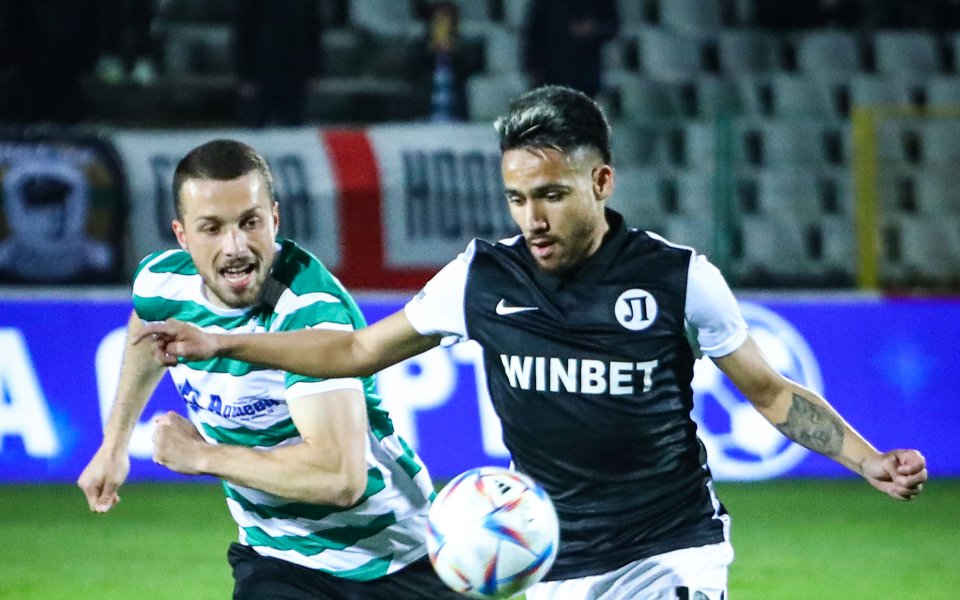 Черно море и Локомотив Пловдив играят при резултат 1:1 в интригуващ
