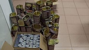 210 кутии 4200 къса цигари в запечатани консерви с кучешка