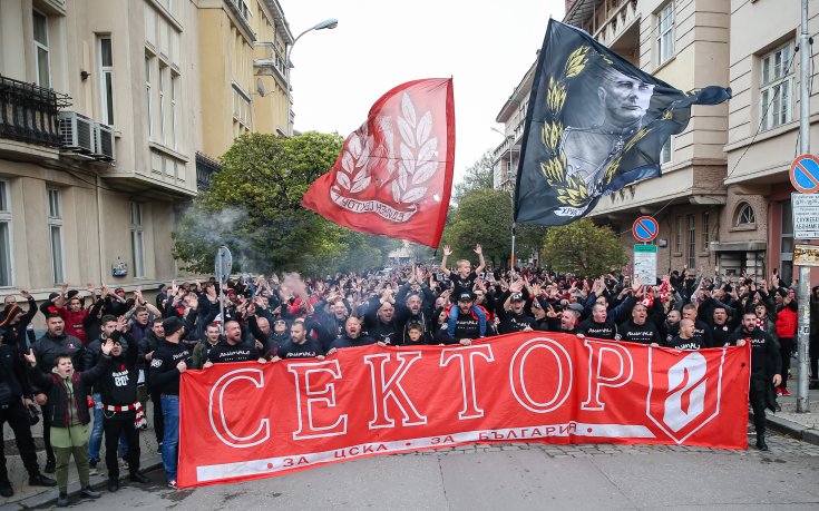 Уникален Сектор „Г“ - феерията на „червените“ в дербито с Левски