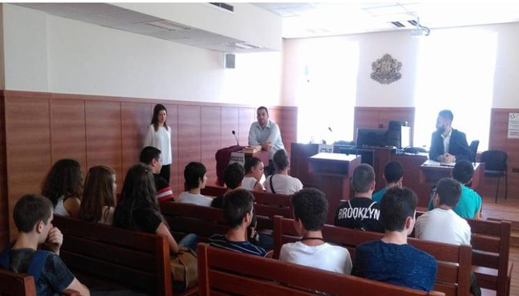 ВСС деца - ОТ МАЛКИ: Деца станаха съдии и прокурори