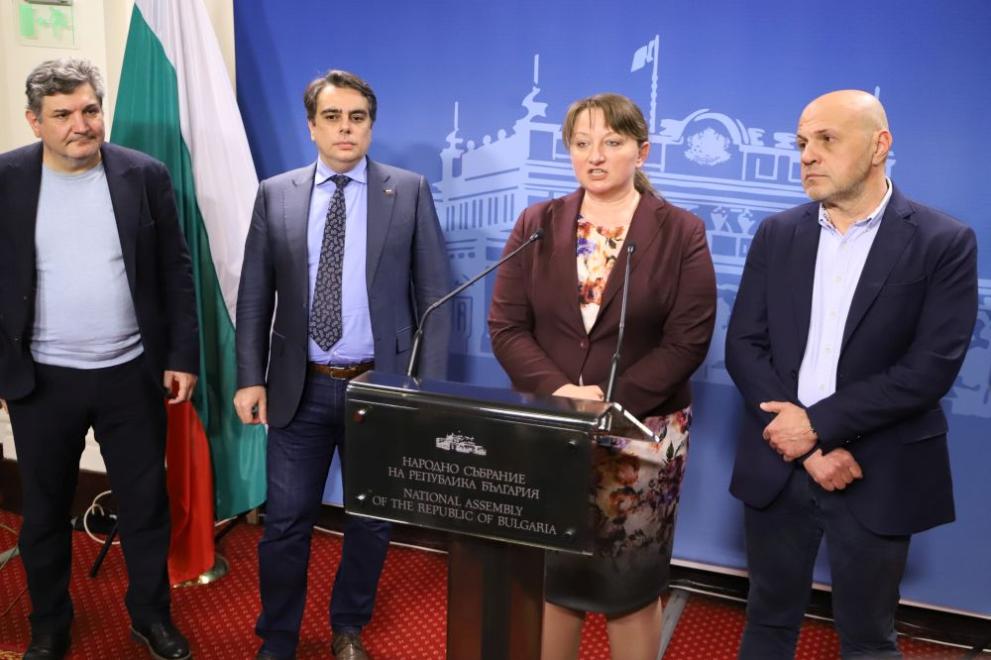 Експерти във финансовата сфера от коалициите ГЕРБ-СДС и ПП-ДБ се