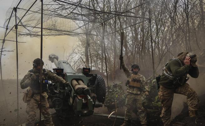 Украйна: Русия прехвърля в Бахмут бойци на 