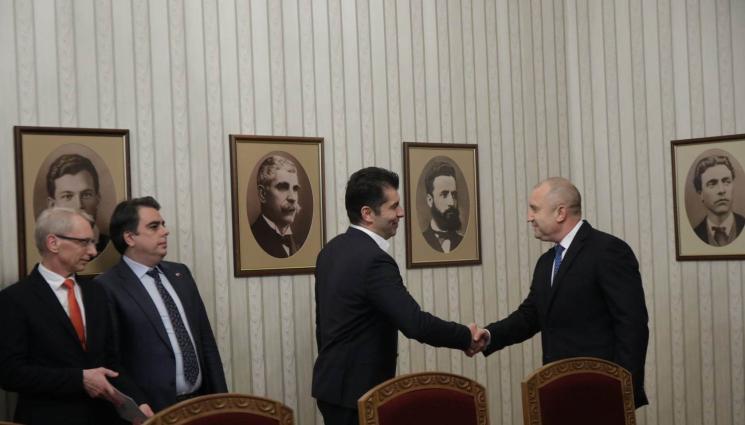 Продължаваме промяната - ПРЕДИ ДА ПОЛУЧАТ МАНДАТА: ПП-ДБ поискаха среща с Радев