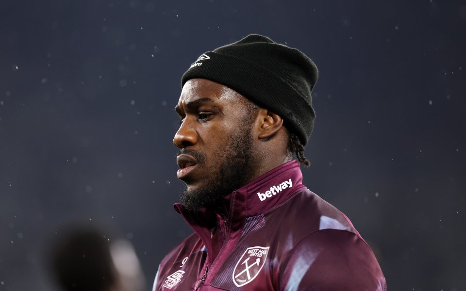 С изкусителната надпревара за титлата във Висшата лига, която продължава