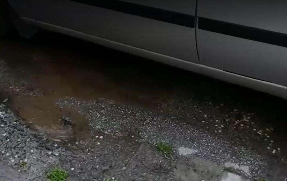 Жители на Пловдив алармираха за спукан водопровод, който заплашва да