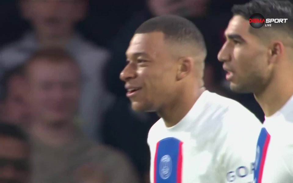 В 9-а минута Лионел Меси направи превъзходен пас зад защитата