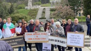 Жители на Калофер излязоха на протест срещу община Карлово пред