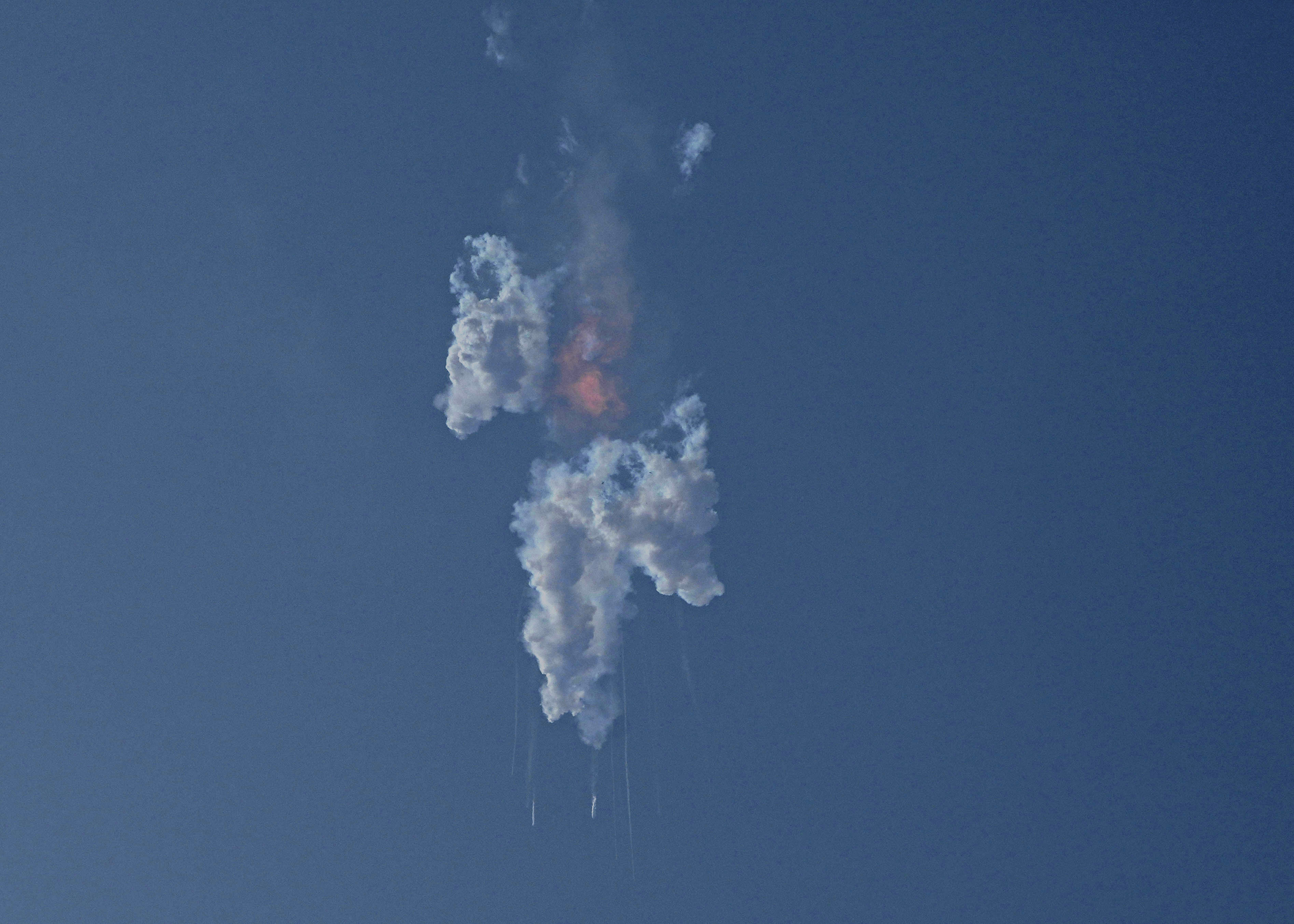 Взривената ракета ще струва 2 млрд. долара на SpaceX