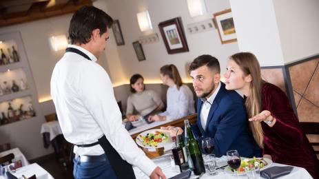 сервитьор сервитьори