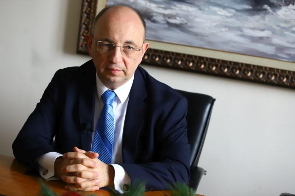 Бих казал като гражданин: Благодаря на служебния кабинет, че е