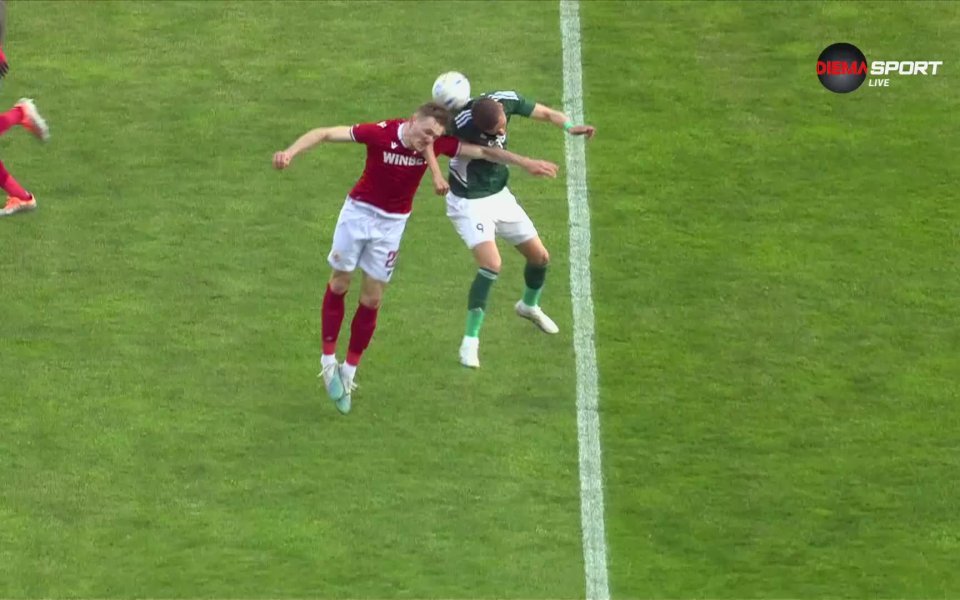 Нападателят на Пирин Преслав Йорданов бе откаран спешно в болница в София,