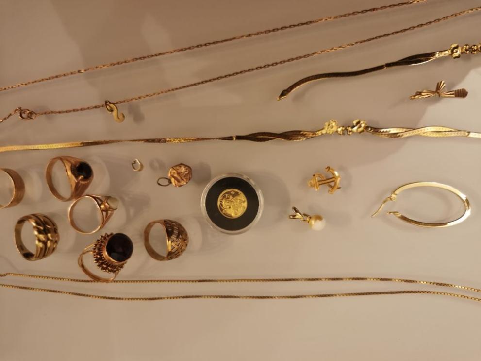 Криминално проявени откраднаха 30 000 долара от скрин в дома